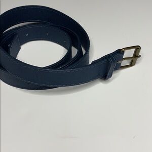 Man skinny blue belt